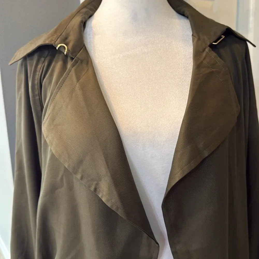 Elie Tahari Olive Green Light Weight‎ Trench Coat Retails $158 SZ Small - Picture 4 of 9